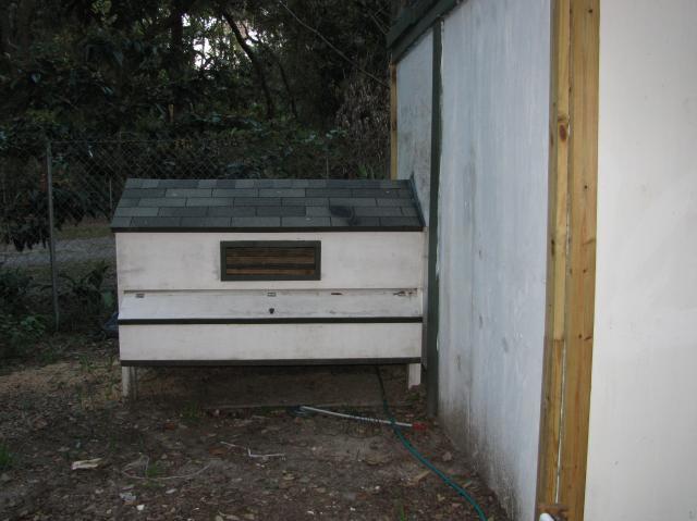 44847_chicken_coop_and_chicken_sleeping_area.jpg